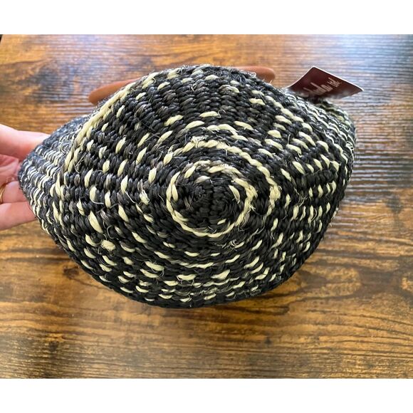 Sisal Bags and Baskets small handwoven Sisal basket bag with wood handles - Picture 4 of 7